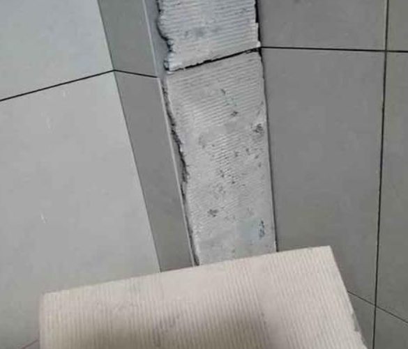 牧野瓷砖空鼓维修公司分享下厨房瓷砖脱落的补救措施。